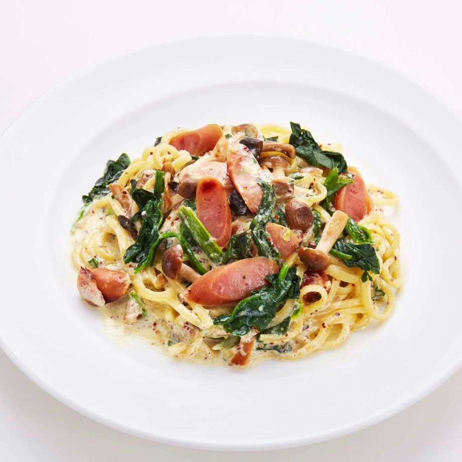 ソーセージとほうれん草・きのこのマスタードクリームソース