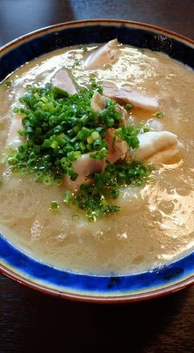 コラーゲンたっぷり豚骨肉雑炊