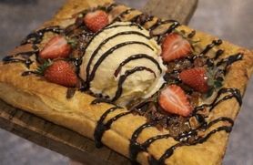 【いちごフェア】いちごとチョコのパイピザ