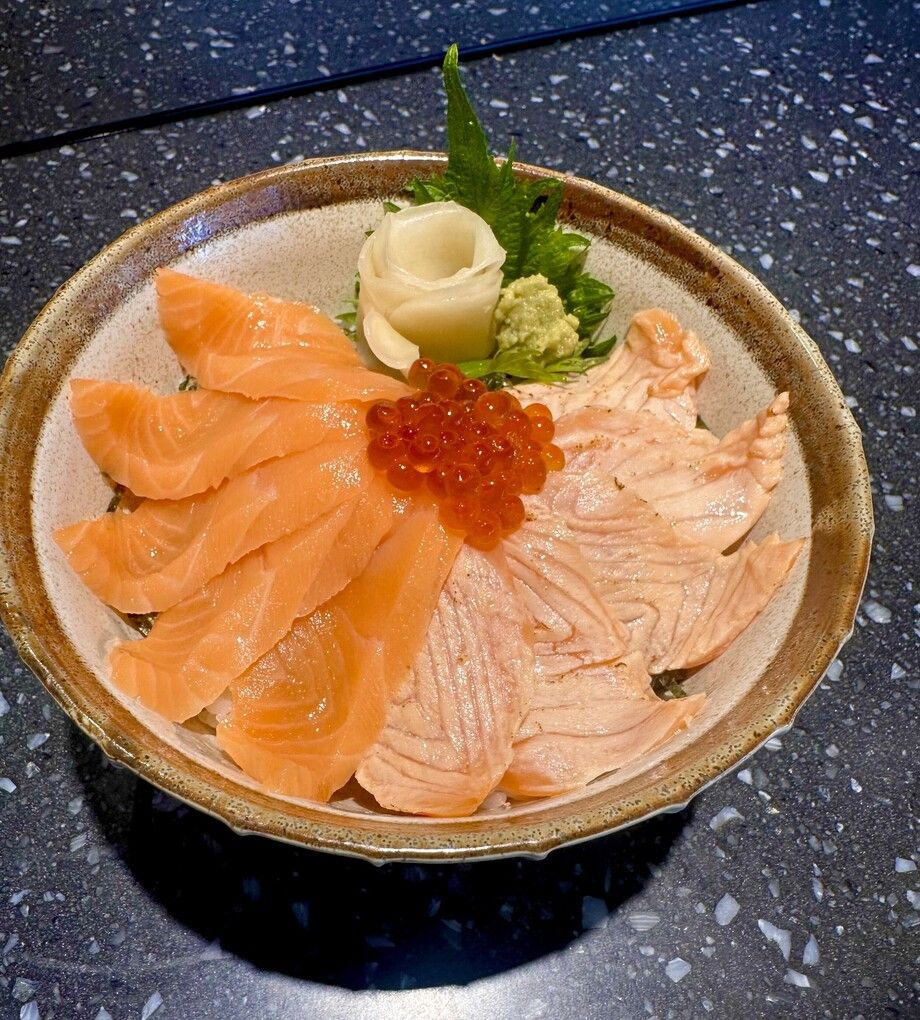 炙りサーモン丼