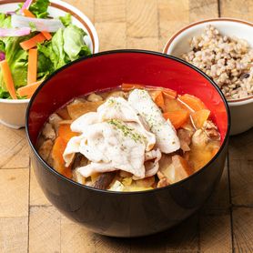 具沢山！豚汁セット(玄米、サラダ、漬け物)