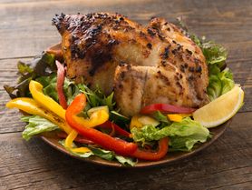 『ガレット』 鶏の丸焼き (要予約) 鶏に旬野菜を詰込み、香草やスパイスのソースに一晩漬け込みオーブンでじっくり焼きあげます。