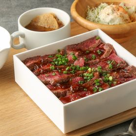 和牛ステーキ 肉まぶし御前 とろろ添え