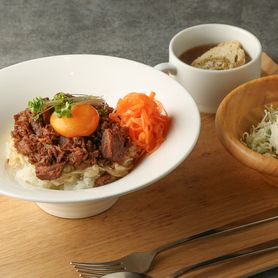”ブッチャーズ牛丼” サーロイン切り落とし甘辛グレーズ