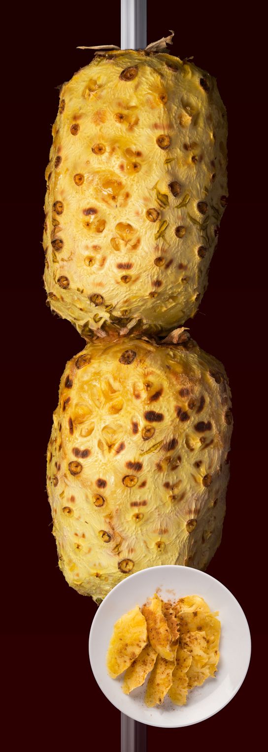 『アバカシ』パイナップルを炭火で焼き上げ、シナモンをタップリかけて召し上がってみてください。