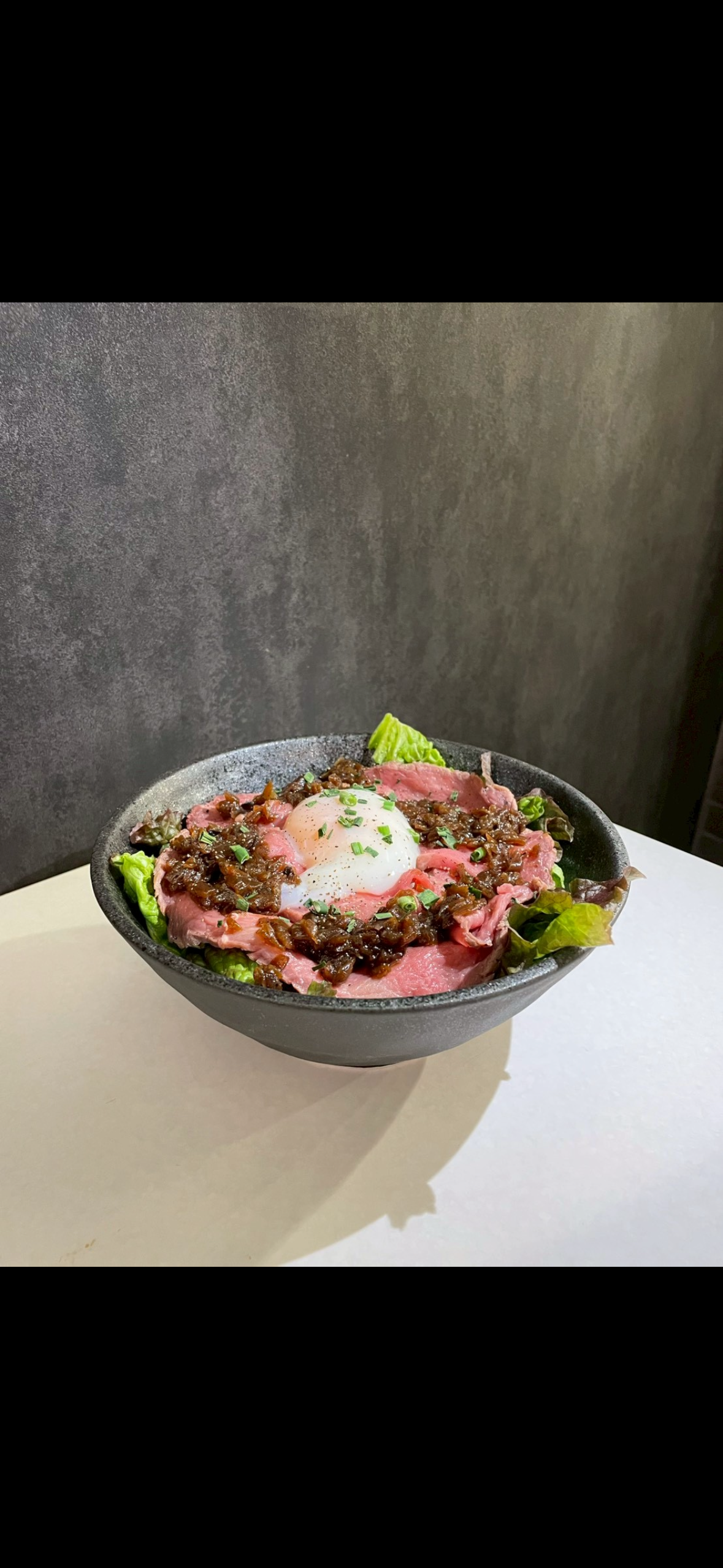 ローストビーフ丼　シャリアピンソース