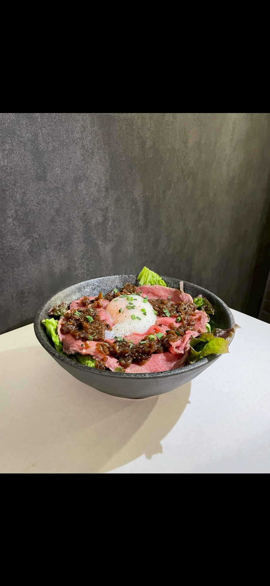 ローストビーフ丼　シャリアピンソース