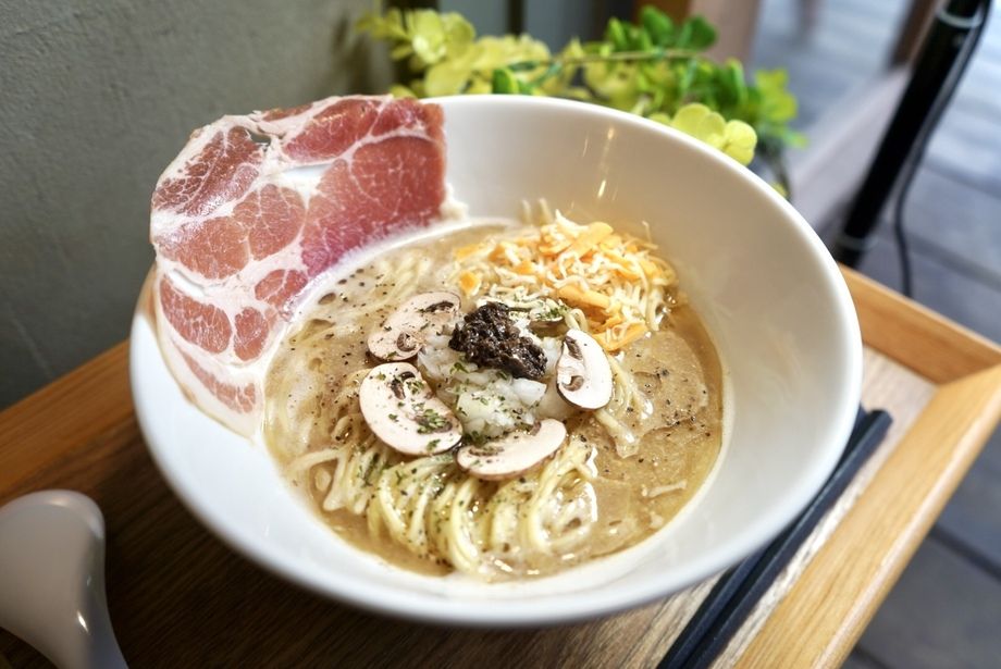 豚骨ポルチーニラーメン