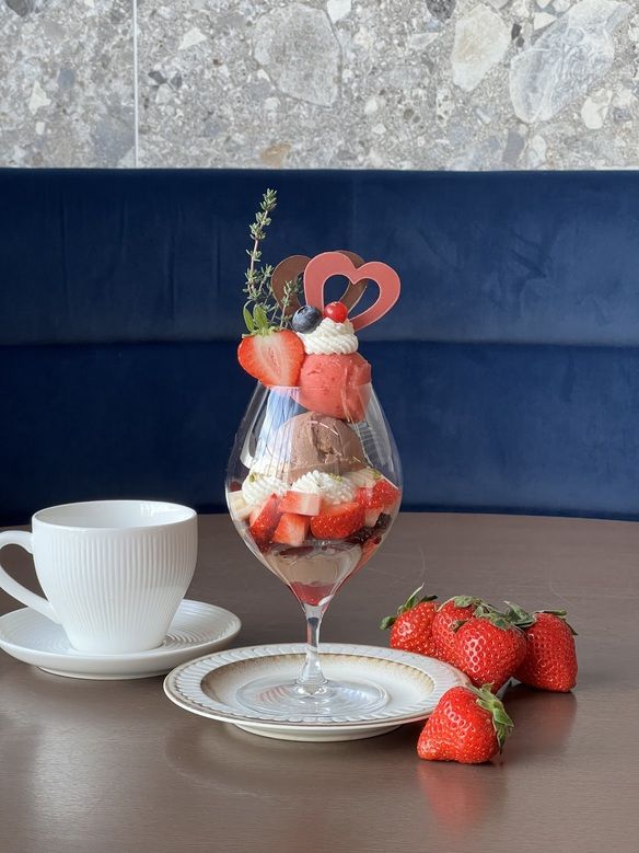 苺とショコラとチャイのパフェ