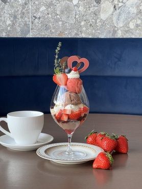 苺とショコラとチャイのパフェ