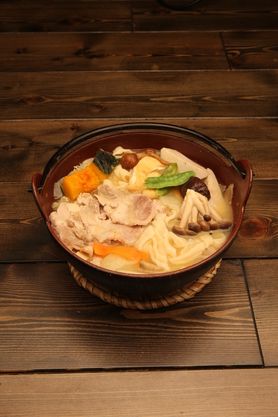 黄金ほうとう（山梨ワイン豚、信玄どり）