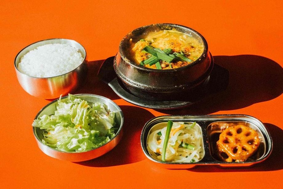 体が喜ぶ　海鮮スンドゥブ定食