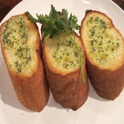 「ガーリックトースト」（４００円）