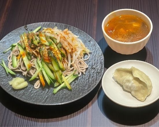 ヘルシー中華冷やしそばセット(もやしとキューリのかけそば+春雨と白菜の蒸し餃子+トマトと野菜のスープ)