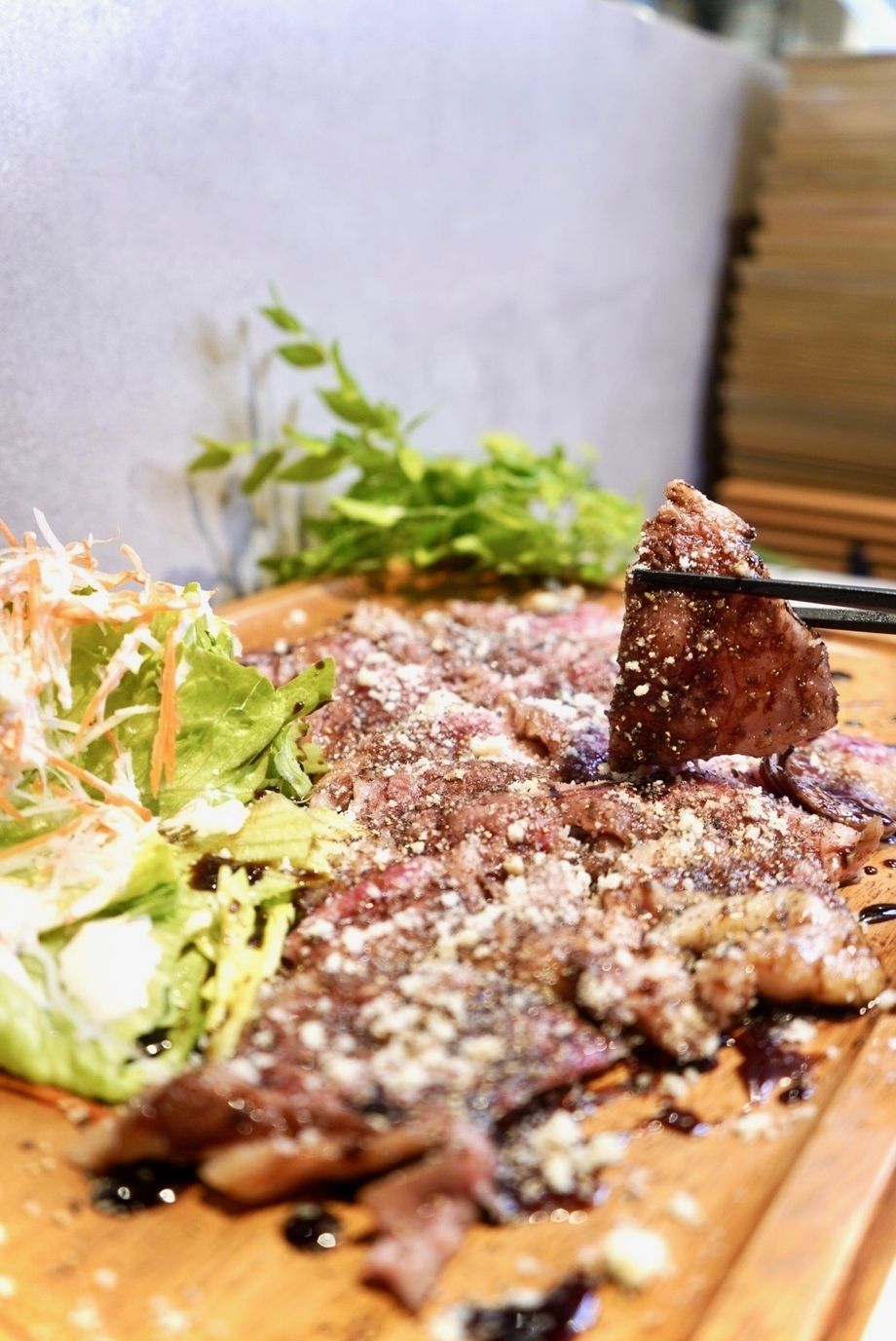 【圧倒的ボリューム300g！】黒毛和牛上バラ肉のタリアータ