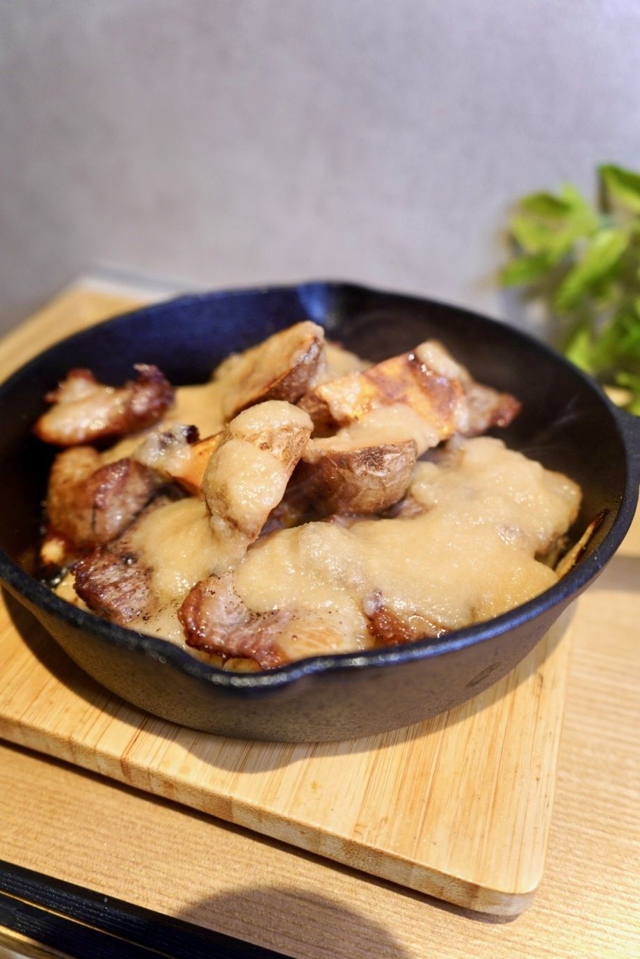 🥩黒毛和牛上バラ肉のじゃがチーズ焼き🍖