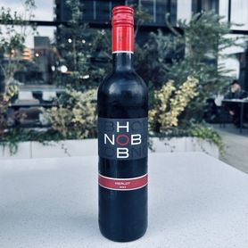 赤：HOBNOB メルロー　フランス　ミディアムボディ