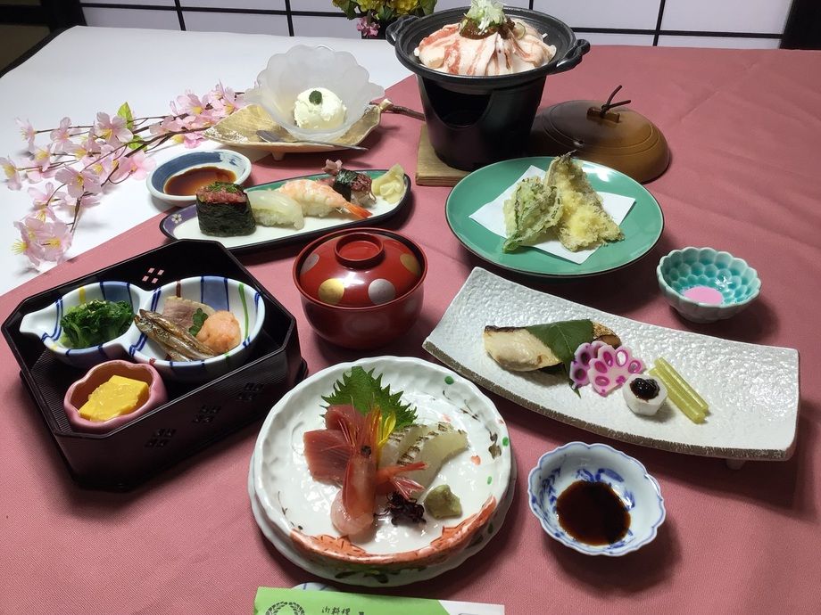 会席料理　‐茜‐（４，０００円＋税　　4,400円）