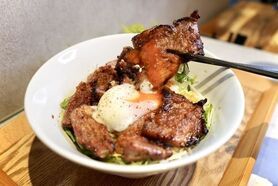 テイクアウト《🚨数量限定🚨》💥旨み爆発！大麦豚のガッツリ丼🐷🍚