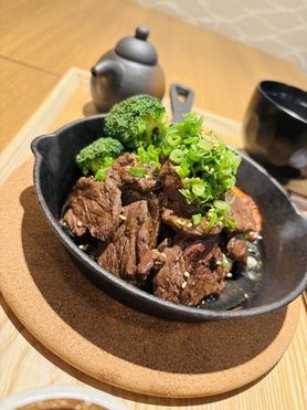 特選さがりのガーリックステーキ