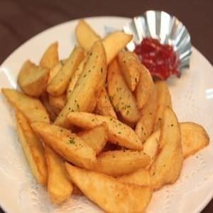 「各種ポテトフライ」（３５０円）