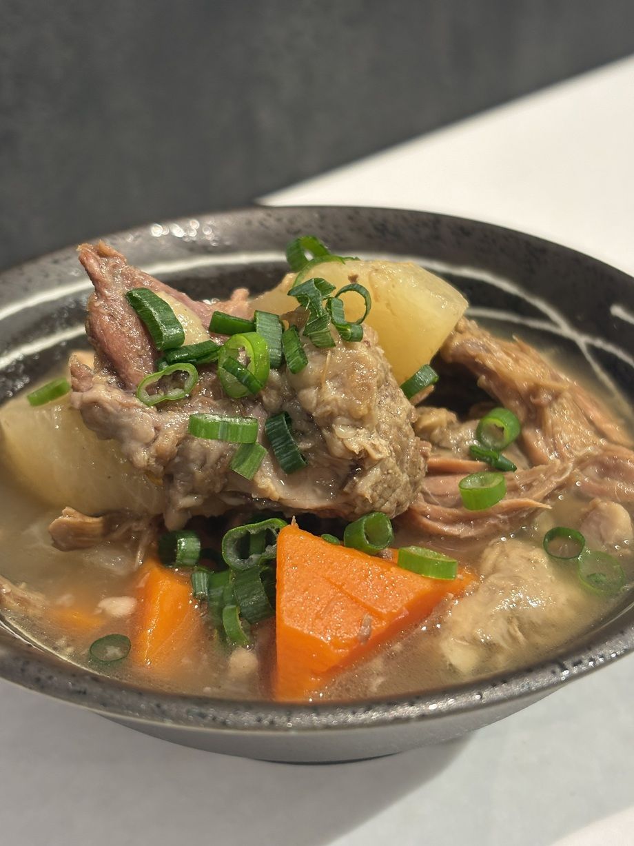 出汁香る牛すじ大根