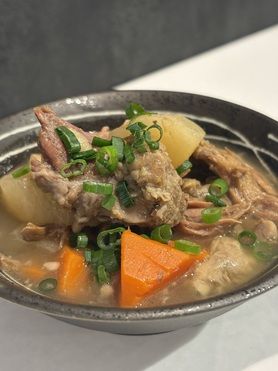 出汁香る牛すじ大根