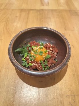 ・旨辛馬刺しユッケ