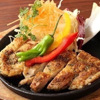 大山鶏モモ肉の香草風味焼き（６８０円）