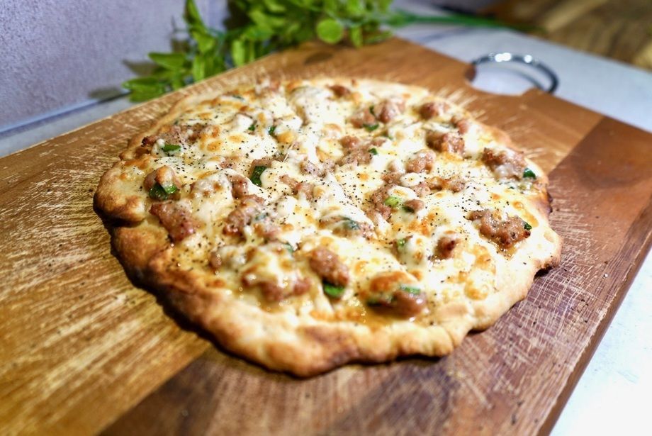 ✨バズり確定🤩イベリコ豚のチーズ餃子ピザ