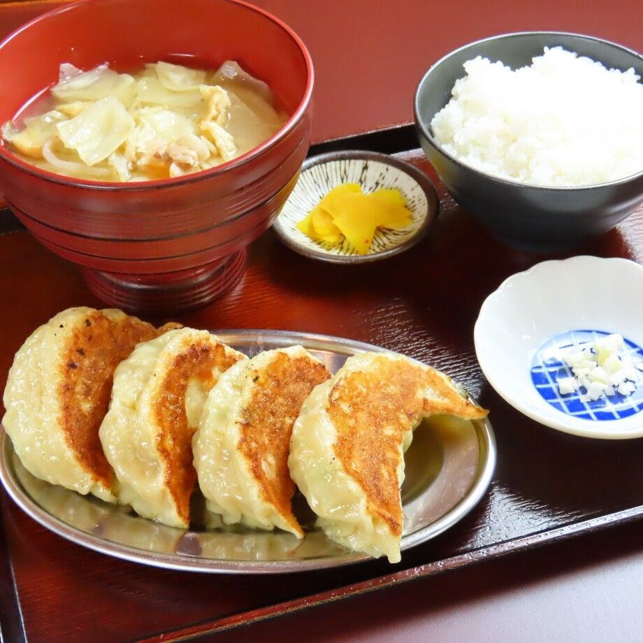大粒餃子定食(大粒餃子4個ご飯味噌汁)