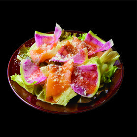 スモークサーモンとアボガドのサラダ