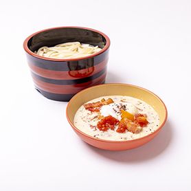 完熟トマトベーコンの温玉カルボ仕立て