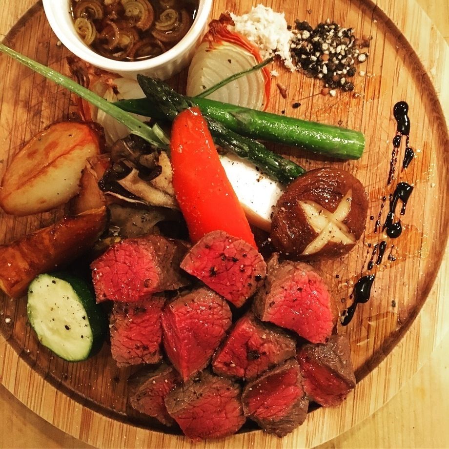 ☆仔鹿のロースト  季節の野菜添え』（1500円）