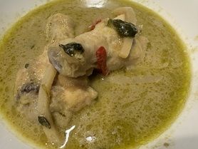 🌶️🌶️🌶️大人気‼️タイ王国の味グリーンカレー‼️ごろっと骨付き手羽元入り‼️