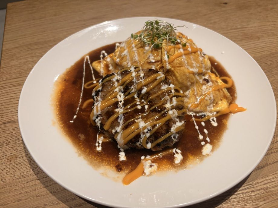 黒毛和牛入り手ごねハンバーグオムライス