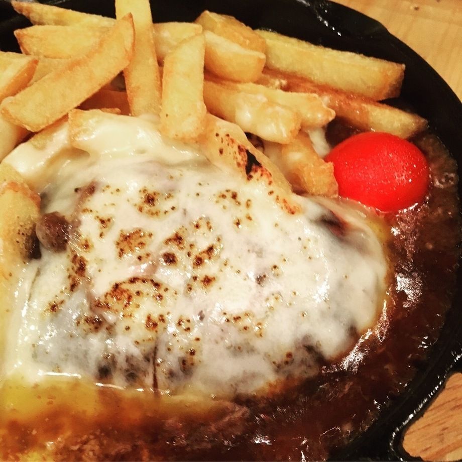 鹿100%！デミチーズ鹿バーグ（1100円）