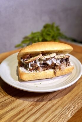 柔らか豚ウデ肉とマッシュルームのクリーミーサンド