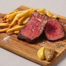 国産牛ランプの厚切りステーキ＆フリット