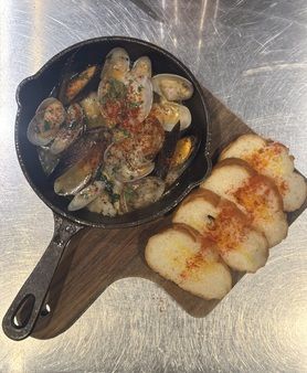 たっぷり海鮮アヒージョ