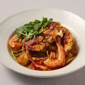 カニとエビのふわふわ卵のプーパッポンカレー