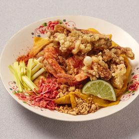 カニと黄ニラのオムレツパッタイ！！