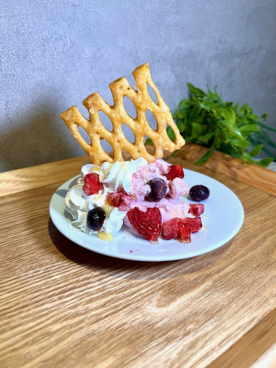 ごろごろベリーとはちみつクッキーのアイスドルチェ🍓🍯🍨