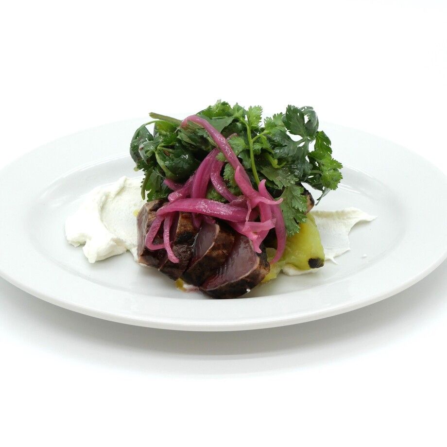 初カツオとパクチーのサラダ　フロマージュブラン