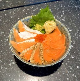 サーモンづくし丼