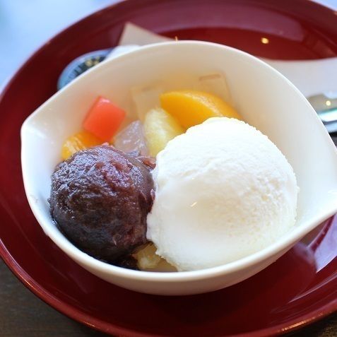 クリームあんみつ