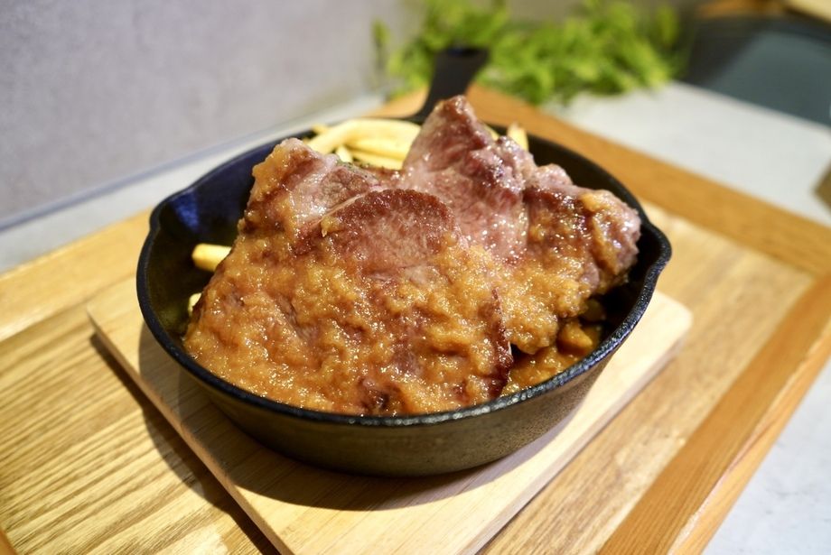 ⭐️入手困難の極上イベリコ豚肩ロースのグリル 🍖🌿