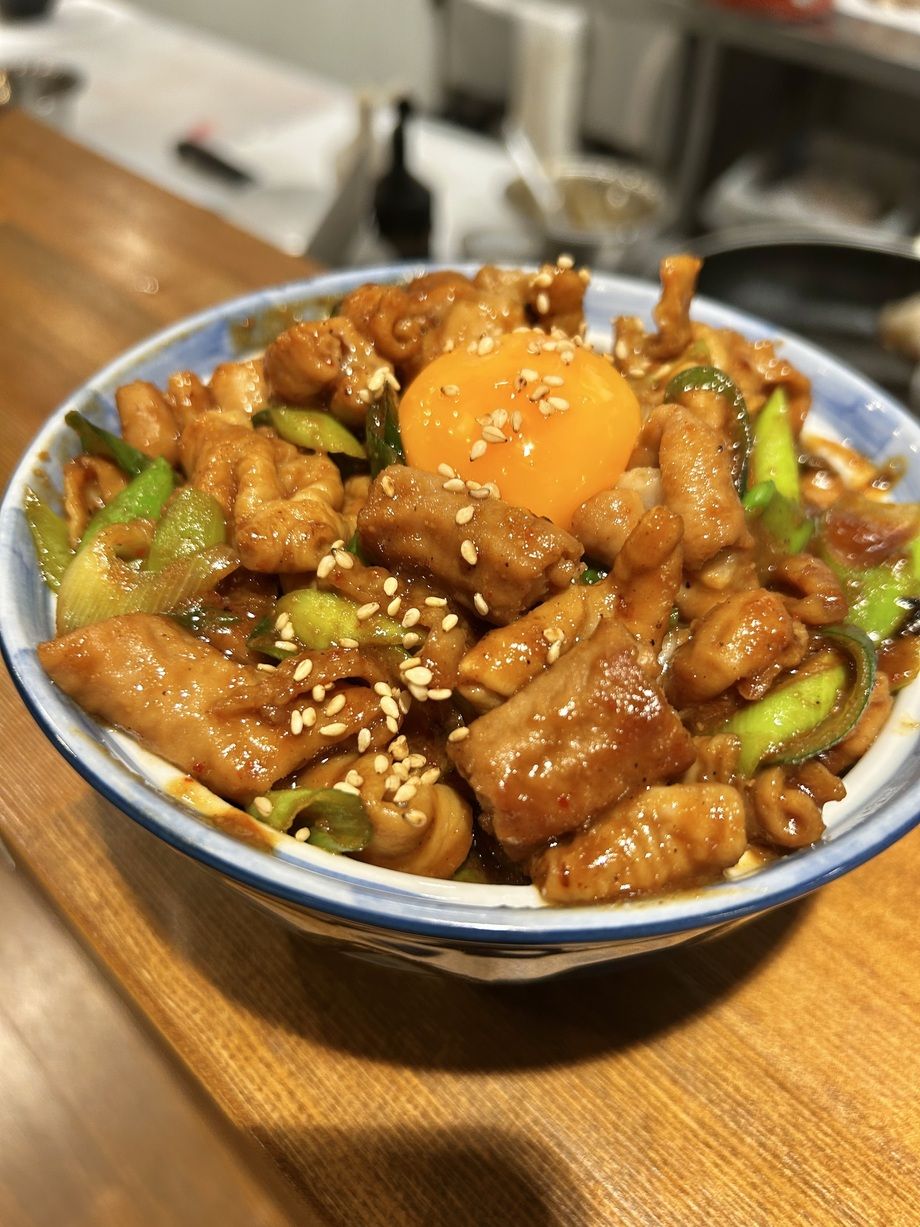 極上ホルモン丼　（味噌）