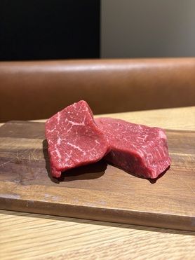 国産牛！しっかり赤身ステーキ〈モモ・200g〉