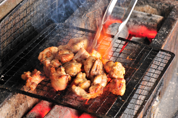 飲放題付き！【平日限定（月〜木）！鶏もも炭火焼き5,000円コース】（5,000円(税込)）